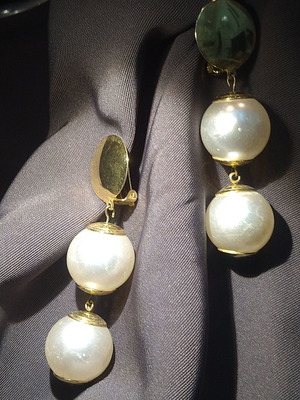 Pearl earrings dangling with clips, length 8 cm