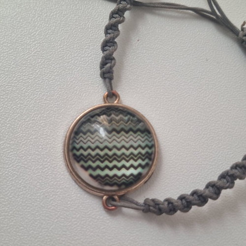 Adjustable bracelet like new, gray strap