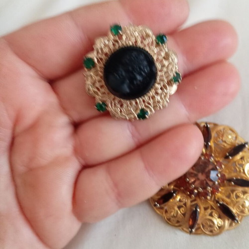 Cameo vintage pin like new
