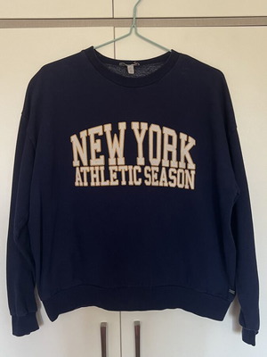 Pull & Bear dark blue sweatshirt new, XS size