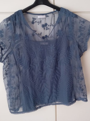 Lace blouse medium blue size 22 like new with built-in top