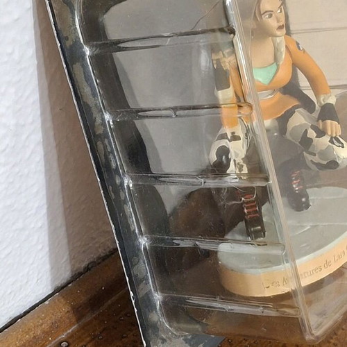 Lara Croft Tomb Raider Atlas Edition 2005 figure new