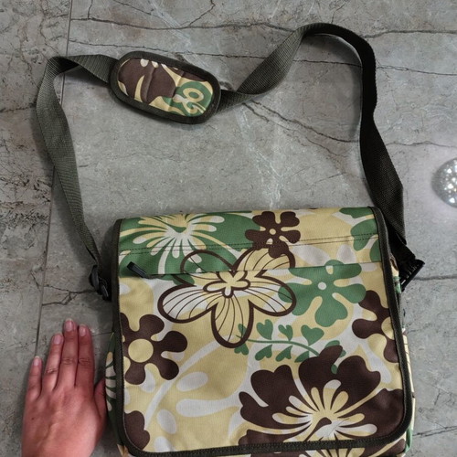 Children's crossbody sports bag like new, green and brown floral