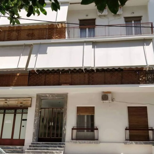 Building 390 m² in Piraiki with 5 apartments and 1 shop