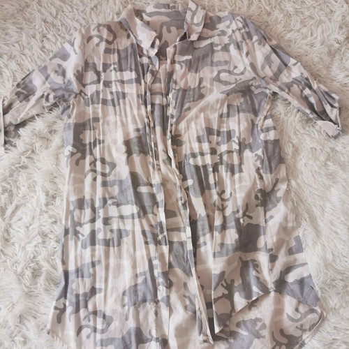 Camouflage shirt one size like new, beige