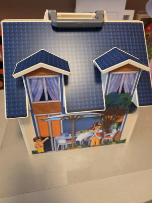 Playmobil house and tourist bus set like new, 25 pieces