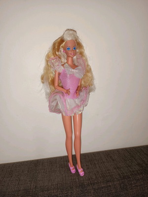 Barbie Pretty Surprise μεταχειρισμένη με αυθεντικό φόρεμα και σκουλαρίκια
