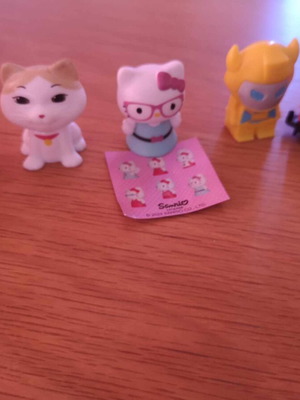 Фигурки 44 Cats, Hello Kitty и Kids World G1, като нови