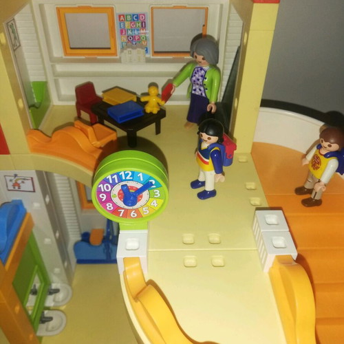 Playmobil 5567 large daycare like new with accessories and figures