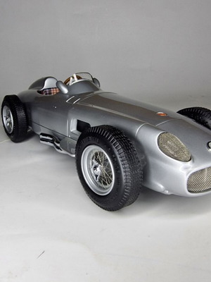Metal model Mercedes-Benz W196 Monoposto 1954/55 scale 1:18 new