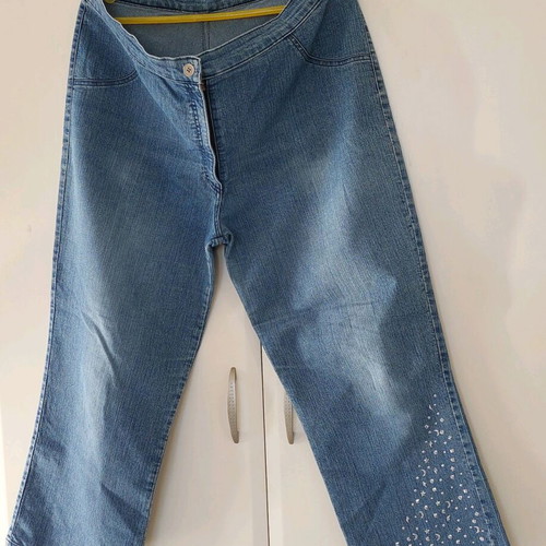 Denim capri pants used, blue with rhinestones