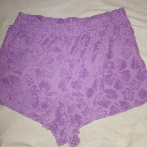 H&M shorts like new, size M fitting L, purple