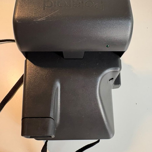Polaroid 636 Close Up camera like new with 1 film pack (8 shots)