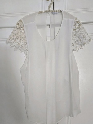 Zara white blouse with lace sleeves used, size M