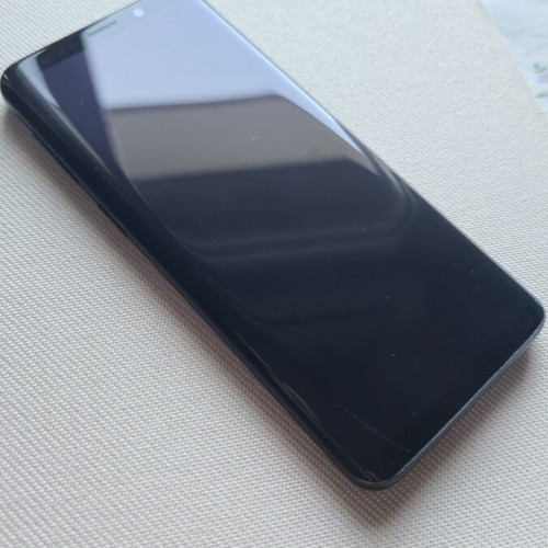 Samsung S9 64GB Dual SIM phone used, small screen crack