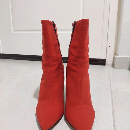 Pointed red ankle boots like new with thick heel