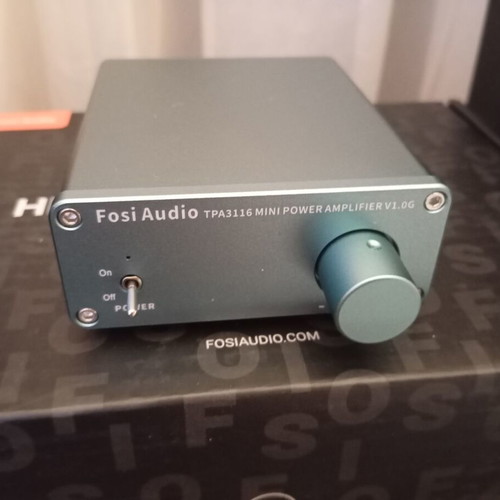 Fosi Audio V1.0G 2x50W amplifier with Denon SC-M41 bookshelves and cables