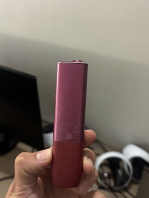 IQOS ILUMA συσκευή θέρμανσης καπνού με κάποιες φθορές στο καπάκι