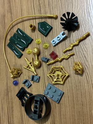 Lego parts and weapons from Spider-Man's Drone Duel set 76195 like new