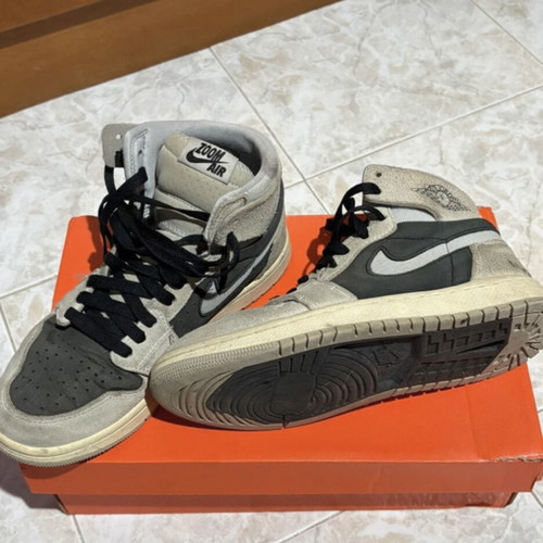 Air Zoom Jordan sneakers like new, size 38, grey