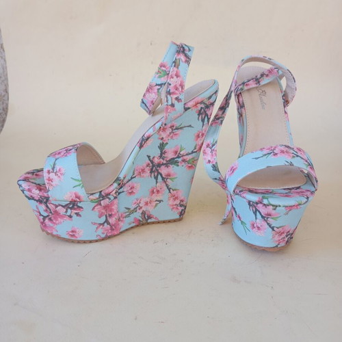 Floral platform sandals new, size 36, multicolor