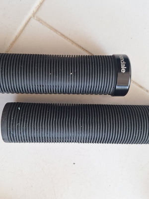 Cannondale rubber bike grips with screws