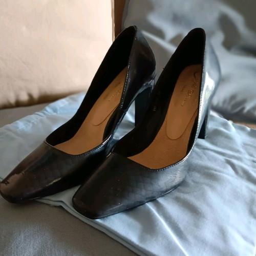Avento leather pumps like new, black, size 39
