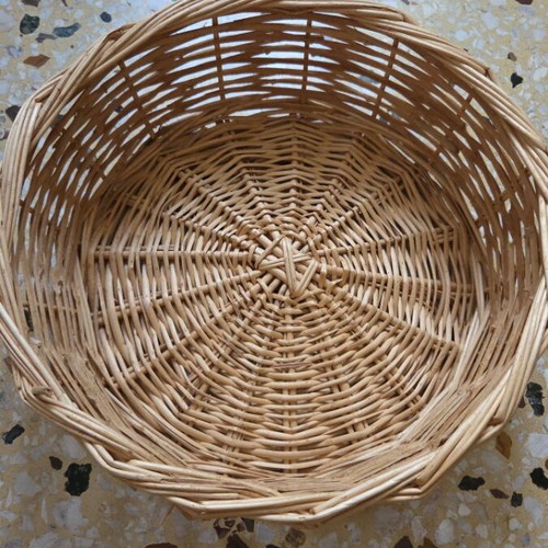 Rattan woven basket like new, 42 cm diameter, 13 cm height