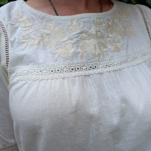 Cotton blouse like new with embroidery and lace, sizes S, M, beige and yellow