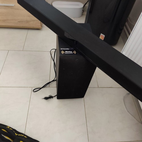 LG soundbar with subwoofer used, bass connection issue