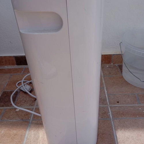 Toyotomi TDE-16DTI dehumidifier used, 140W, with wheels