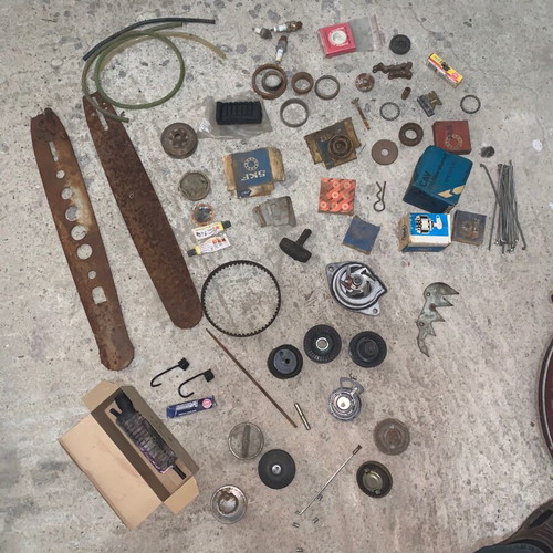 Various old chainsaw and small engine parts used