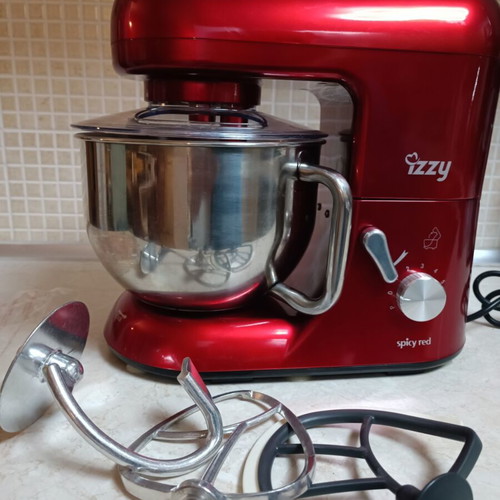Izzy Spicy Red S-986 Kitchen Machine 800W with Stainless Steel Bowl 5.2lt like new