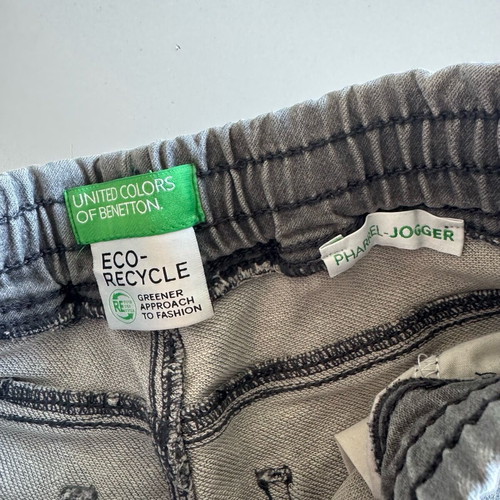 Benetton gray jeans like new for 7-8 years old