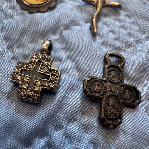 Crosses and amulet used, pack of 4 pieces
