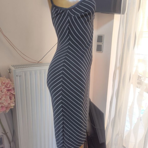 Fitted striped dress with open back, like new, black and white