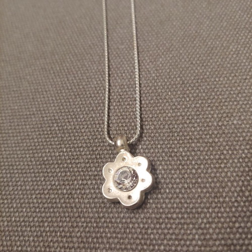 Flower pendant with large crystal in very good condition