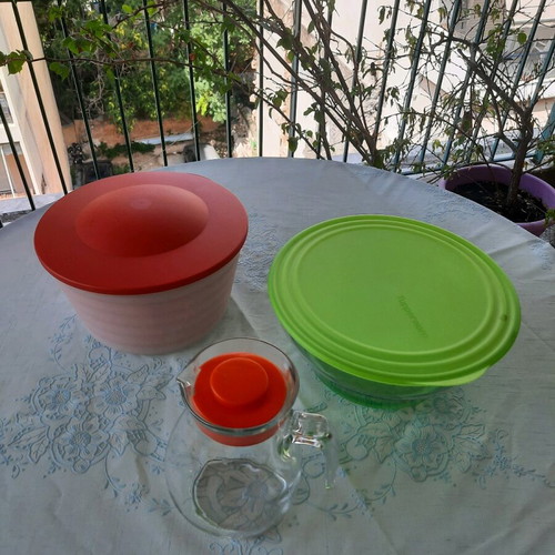 Large Tupperware containers and glass jug like new
