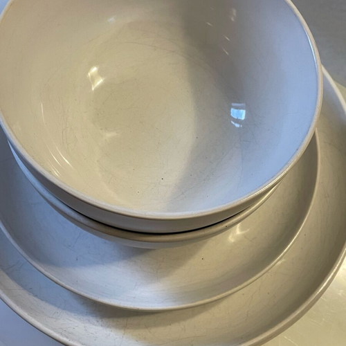 Dinnerware set used, 6 pieces including plates and cereal bowls