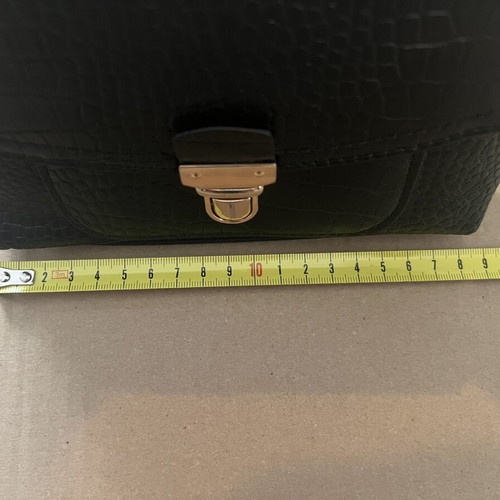 Black snake-pattern handbag like new, hand or crossbody