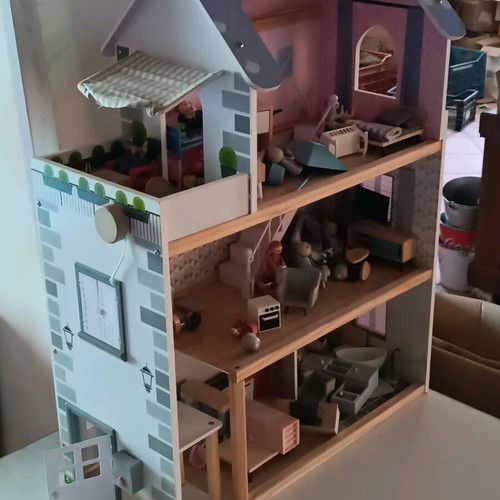 Wooden dollhouse used with extra accessories pack