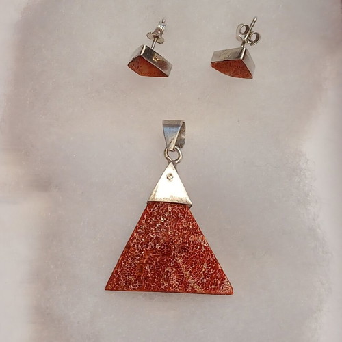 Silver 925 pendant and earrings set with coral and garnet, like new
