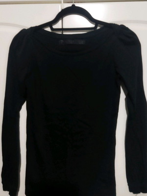Zara black mako t-shirt used, small