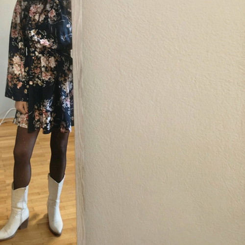 Short floral dress with open back Shein new