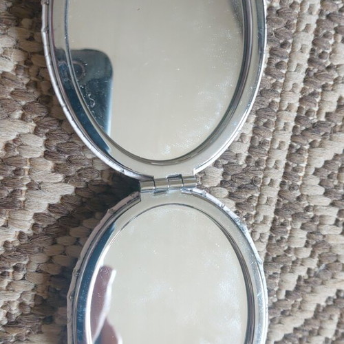 Small mirror like new, sturdy quality exterior