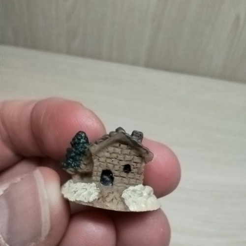 Miniature houses new, set of 3 pieces made of resin