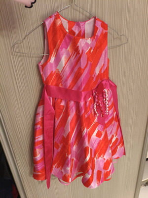 Girls' formal dresses size 5 like new, black and red