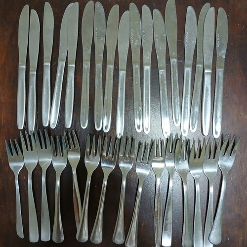 Spoons and knives set like new