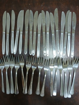 Spoons and knives set like new