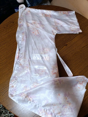 Silk robe M/L like new